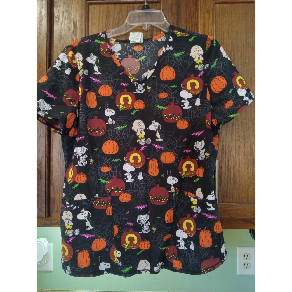 Peanuts Halloween Scrub Top Snoopy Charlie Brown Black V-Neck Medium WM34T745LC